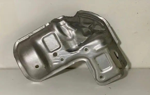 Volkswagen Golf VII Heat shield in engine bay 04C253041H