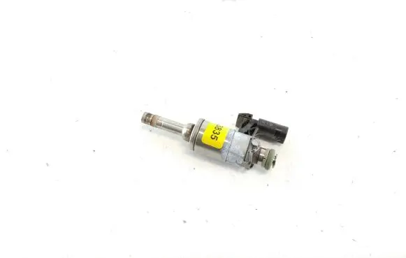Volkswagen Golf VII Fuel injector 0261500248