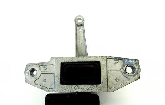 Engine mount bracket