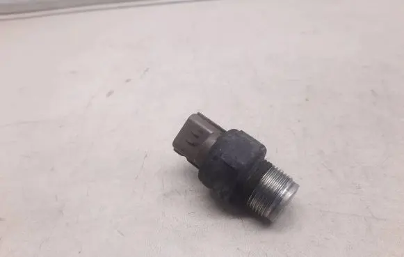 Nissan Navara D40 Fuel pressure sensor 