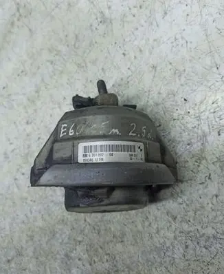 BMW 5 E60 E61 Engine mount bracket 6761092