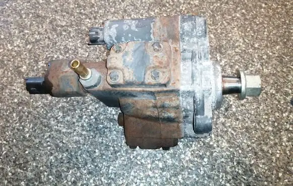 Peugeot Partner Fuel injection high pressure pump 9658195080