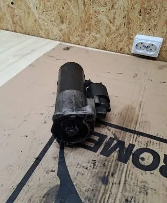 Volkswagen PASSAT B5.5 Starter motor 1005831133