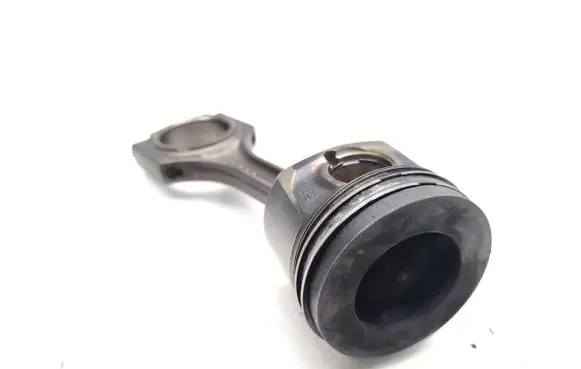 Mini One - Cooper Clubman R55 Piston with connecting rod N47C16A