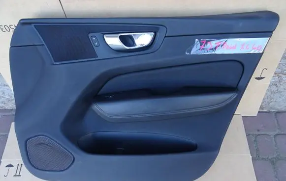 Volvo XC60 Front door card panel trim