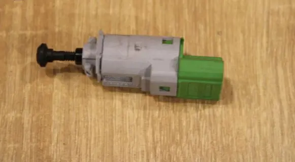 Maserati Ghibli Brake pedal sensor switch 6700017240