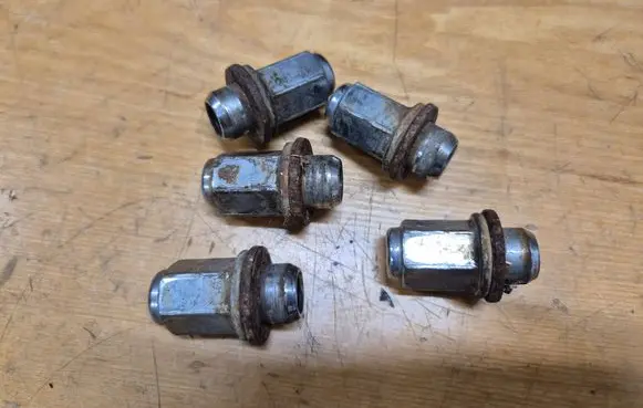Hyundai Sonata Nuts/bolts 