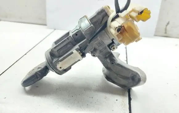 Toyota Corolla Verso E121 Ignition lock 45020336 2039C