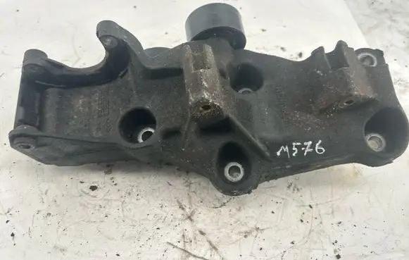 Nissan Primastar Generator/alternator bracket 117109477R
