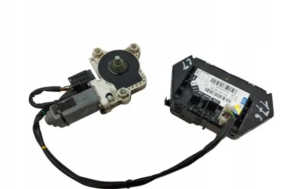 Mercedes-Benz S W220 Front door window regulator motor A2118202442