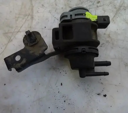 Nissan X-Trail T31 Vacuum valve 8200575400