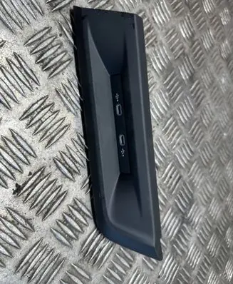 Volkswagen Golf VIII USB socket connector 5NA035700 01210200010 040624