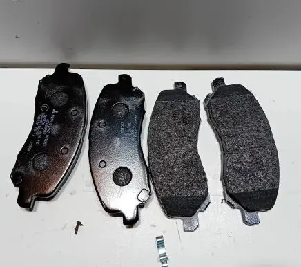 Mitsubishi Lancer VIII Brake pads (front) MZ690348