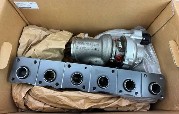 BMW 5 F10 F11 Turbo system vacuum part 7636425