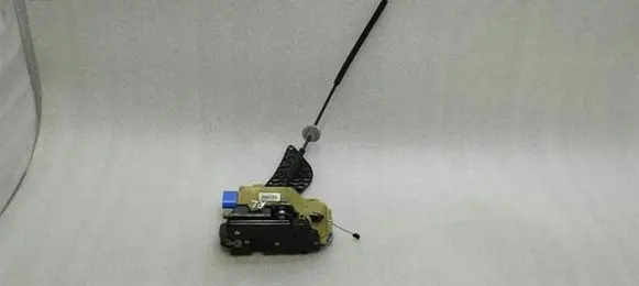 Porsche Cayenne (9PA) Rear door lock 7L0839015E