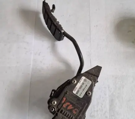 Renault Laguna II Accelerator throttle pedal 8200002905 6PV00811902