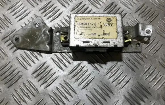 Audi A6 S6 C4 4A Alarm control unit/module 4a0951173 960202