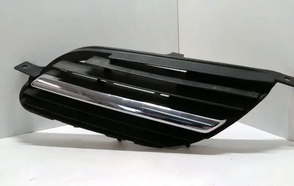 Nissan Almera Tino Front bumper lower grill 62332BU000