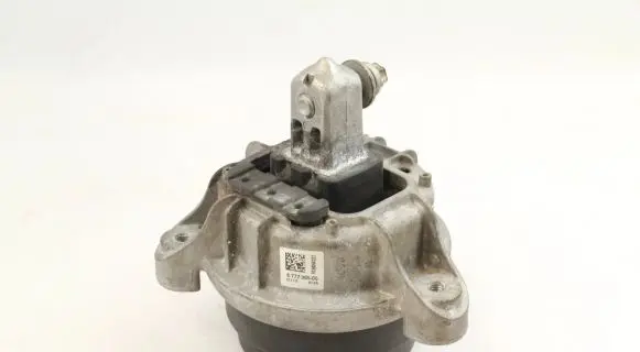 BMW 6 F12 F13 Engine mount bracket 6777365