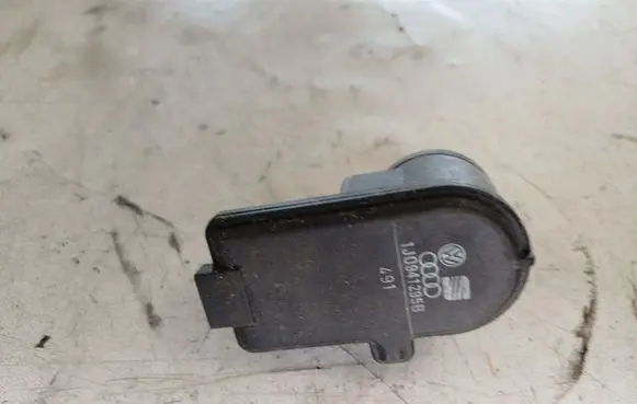 Seat Ibiza III (6L) Headlight level adjustment motor 1J0941295B
