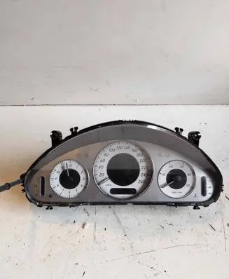 Mercedes-Benz E W211 Speedometer (instrument cluster) 88311391
