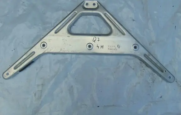 Audi Q7 4M Other under body part 4M0806303