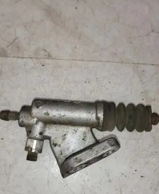Honda CR-V Clutch slave cylinder 