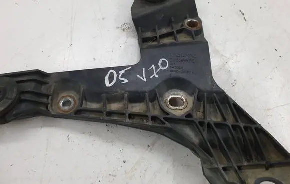 Volvo V70 Air filter cleaner box bracket assembly 30636575
