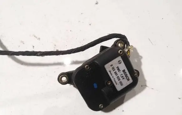 Audi A4 S4 B5 8D Air flap motor/actuator 0132801026
