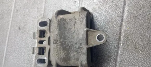 Audi A3 S3 8L Engine mounting bracket