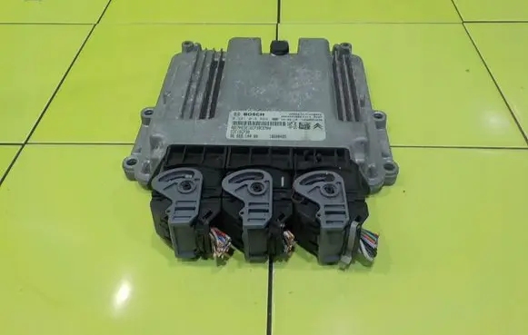 Peugeot 4007 Engine control unit/module 0281016892