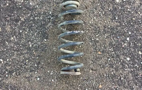 Jeep Cherokee Rear coil spring OEM