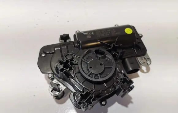 Volkswagen PASSAT B8 Tailgate/trunk/boot lift motor 3G0827887A