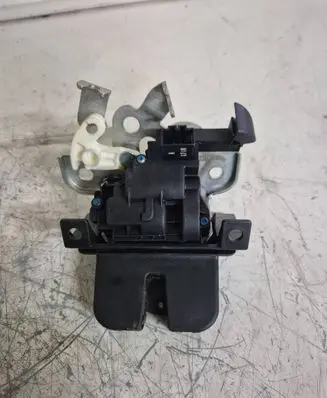 Loading door lock