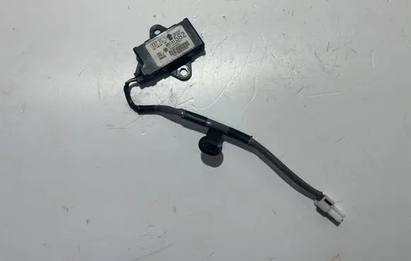 Mitsubishi Lancer Evolution Aerial antenna amplifier MN141582