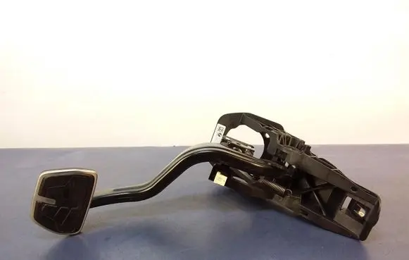 BMW 5 G30 G31 Accelerator throttle pedal 687428502