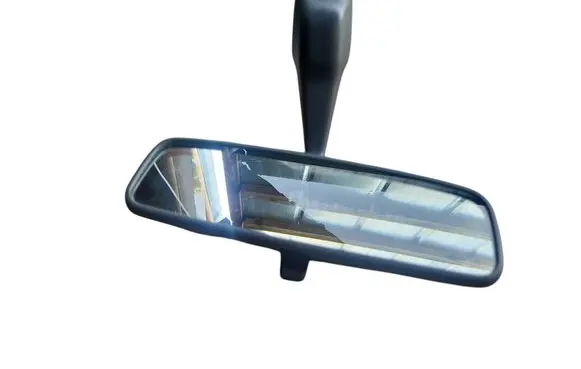 Isuzu Trooper Rear view mirror (interior) E200681