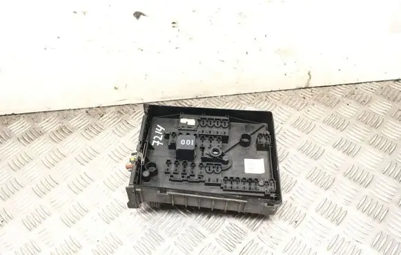 Skoda Superb B6 (3T) Fuse module 1K0937118 1048194280 A06860