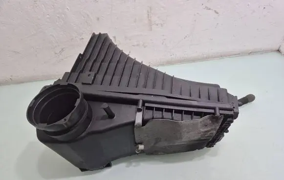 Volkswagen Touareg I Air filter box 7L6129601Q