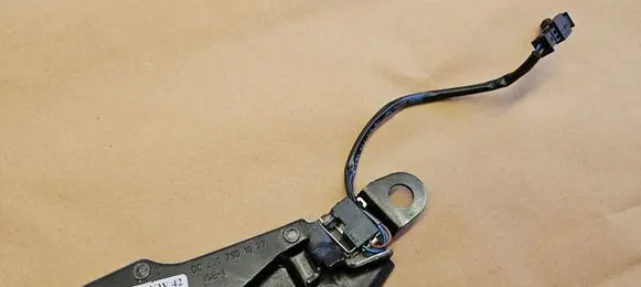 Mercedes-Benz SL R230 Convertible roof lock/latch 2307901077 A2307901077