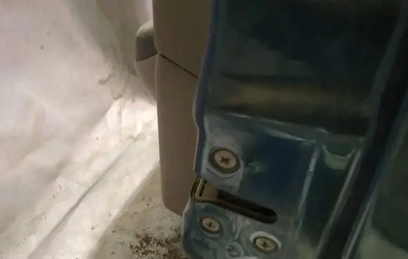 Nissan Almera N16 Front door lock