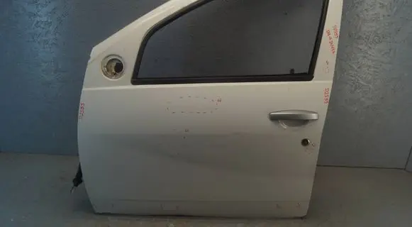 Dacia Duster Front door