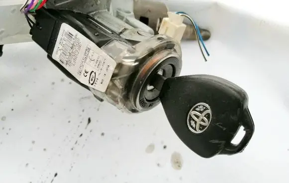 Toyota Avensis T270 Ignition lock 897830f010 89783-0f010