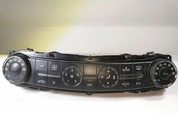 Mercedes-Benz E W211 Climate control unit 2118300490 00022705 10425