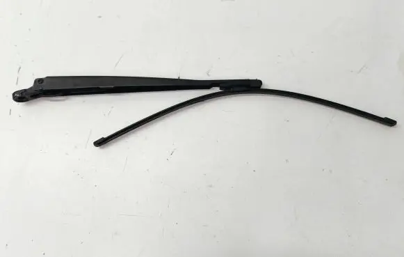 Rear wiper blade arm