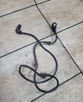 Mercedes-Benz S W221 ABS brake wheel speed sensor A2215400317
