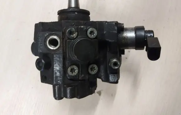Audi A6 S6 C6 4F Fuel injection high pressure pump