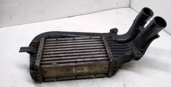 Opel Zafira A Intercooler radiator 93175282 B9179000