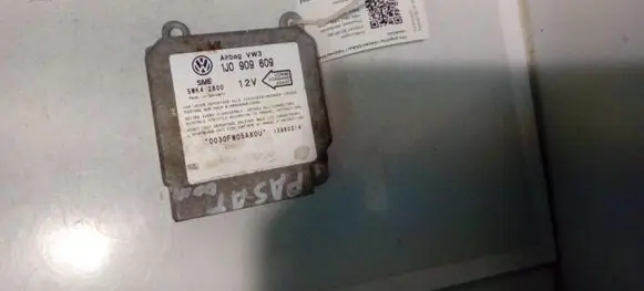 Volkswagen PASSAT B5 Airbag control unit/module 1J0909609 5WK42800