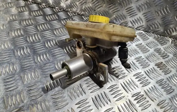 Audi A6 S6 C5 4B Master brake cylinder